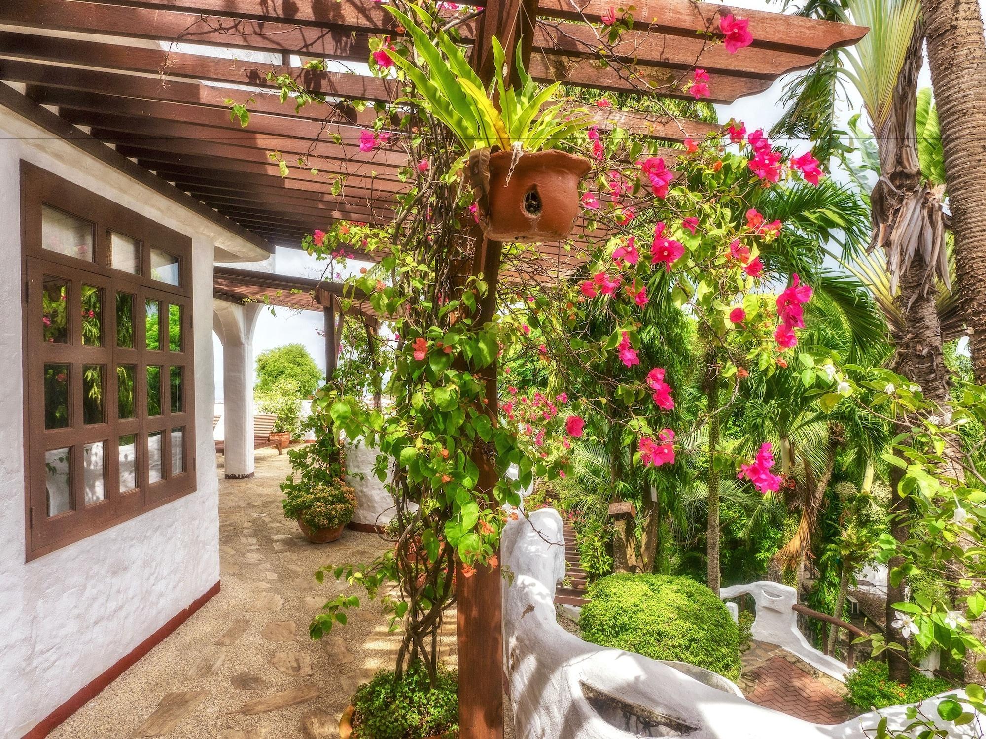 Atlantis Dive Resort Puerto Galera Εξωτερικό φωτογραφία